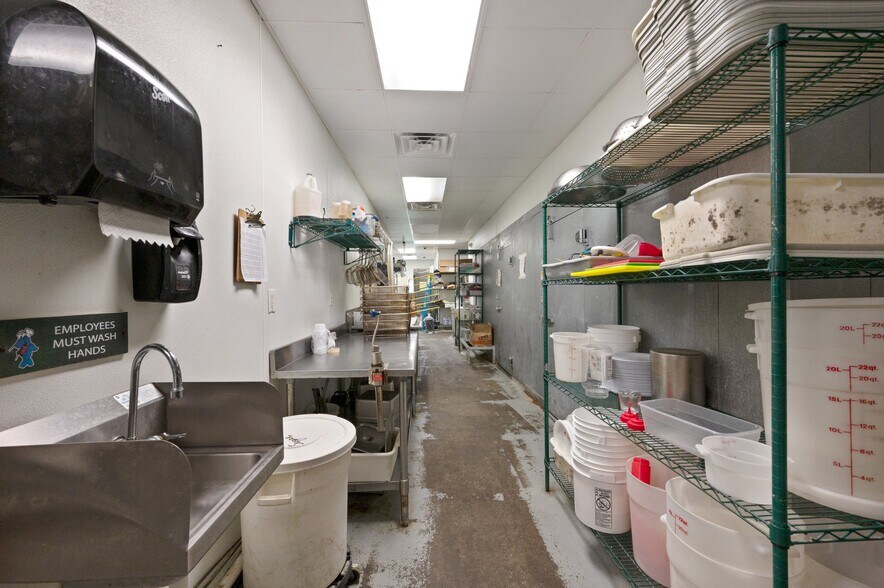 More Photos Of 1296 N Ferdon Blvd, Crestview Restaurant For Sale