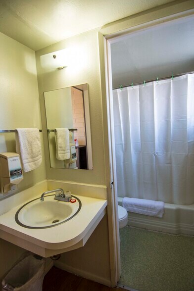 More Photos Of 22430 W Old Highway 66, Seligman Hotel For Sale