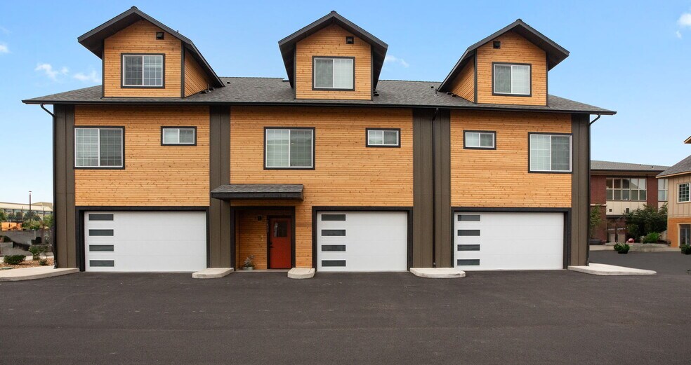 More Photos Of 1441-1461 NW 4th St, Redmond Apartments For Sale