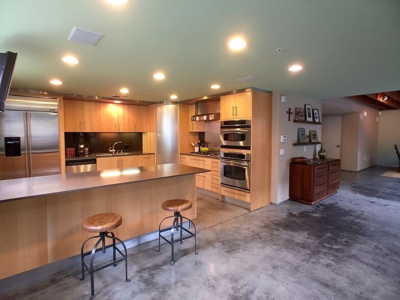 More Photos Of 2100 Abbot Kinney Blvd, Venice Office For Lease