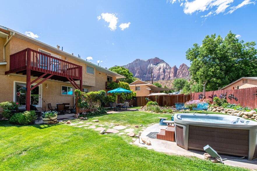 More Photos Of 29 Canyon View Dr, Springdale Hospitality For Sale