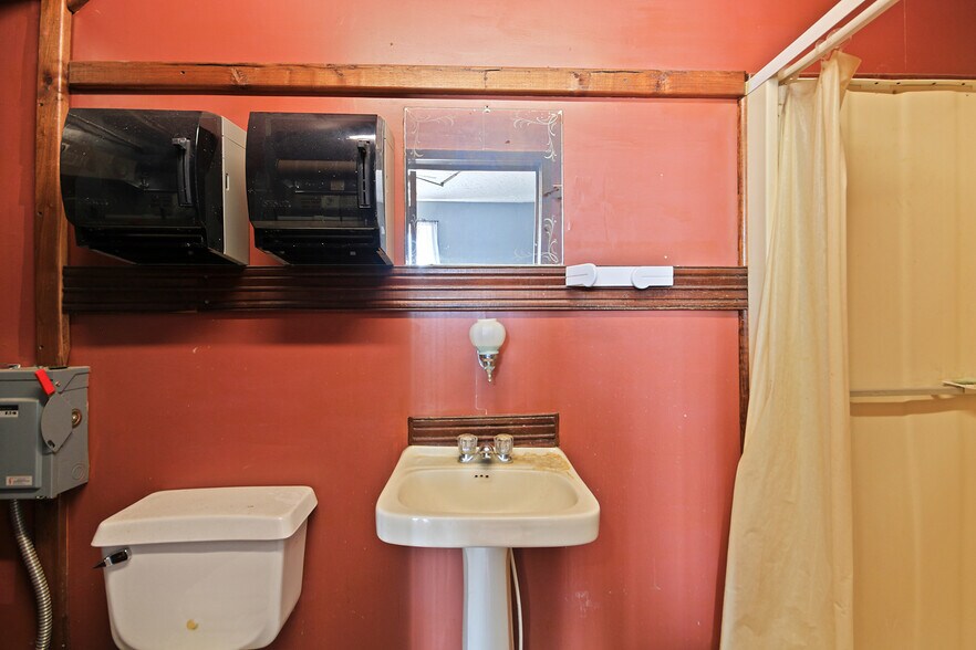 More Photos Of 105 Coal st, Mexico Specialty For Sale