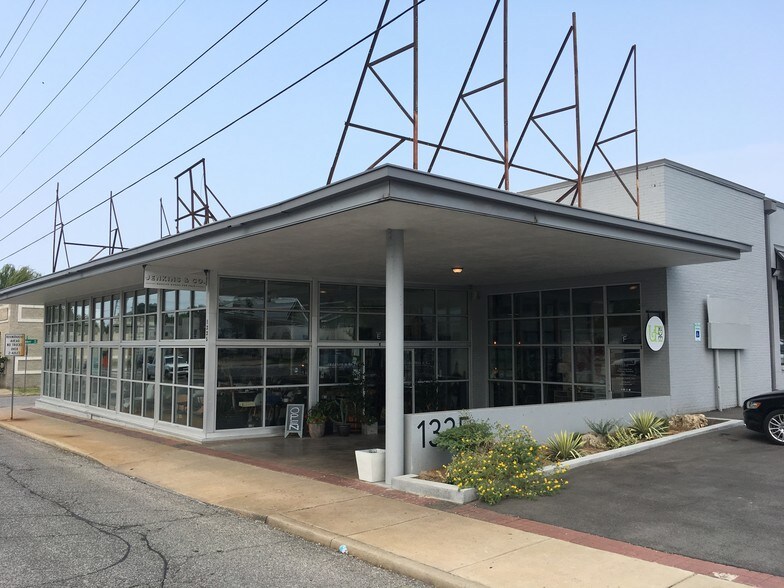 More Photos Of 1335 E 11th St, Tulsa Freestanding For Lease