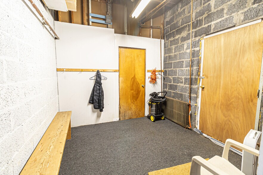 More Photos Of 912 Kings Rd, Schenectady Office For Sale