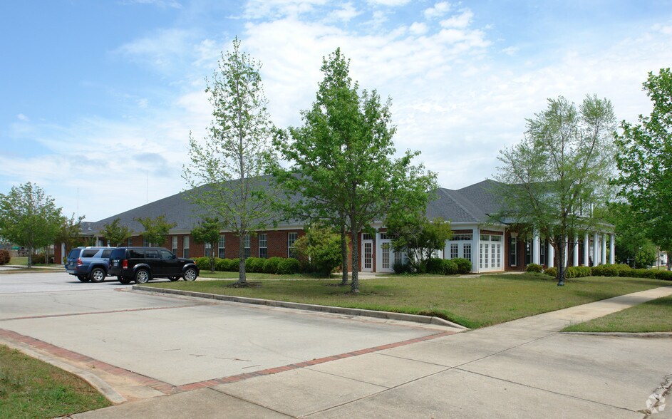 More Photos Of 10171 Papa George St, Daphne Congregate Senior Housing For Lease