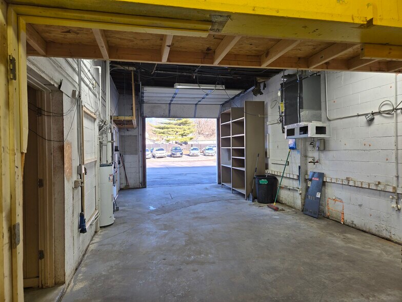 More Photos Of 6720 Railroad Ave, Omaha Warehouse For Sale