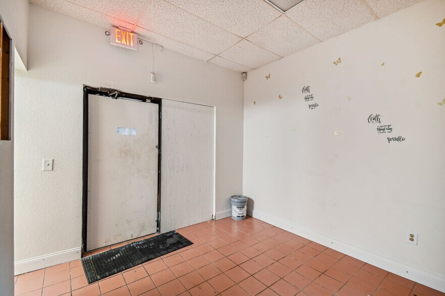 More Photos Of 1006 6th St NW, Winter Haven General Retail For Sale