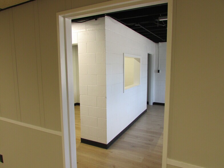 More Photos Of 1907 N 11th St, Muskogee Office For Lease