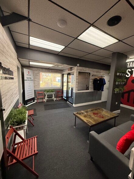 More Photos Of 300 W Joliet St, Ottawa Flex For Sale