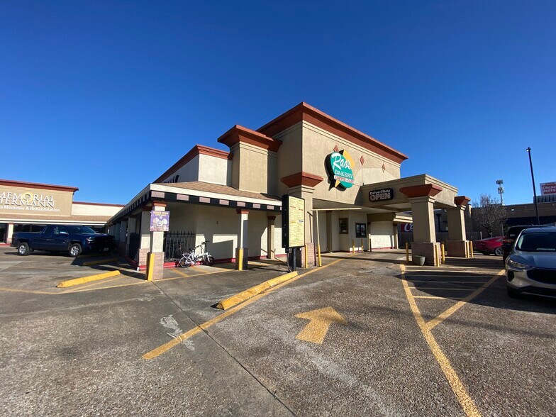 Primary Photo Of 3504 Highway 365, Nederland General Retail For Lease