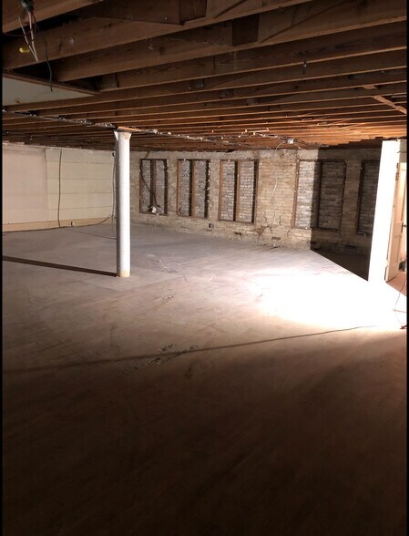 More Photos Of 419 Saint George St, Gonzales Storefront For Sale