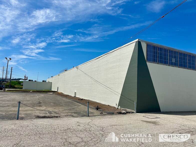 More Photos Of 24455 Aurora Rd, Bedford Heights Warehouse For Lease