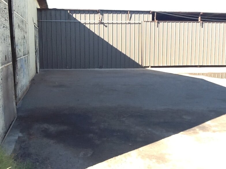 More Photos Of 2026 N 27th Ave, Phoenix Warehouse For Sale