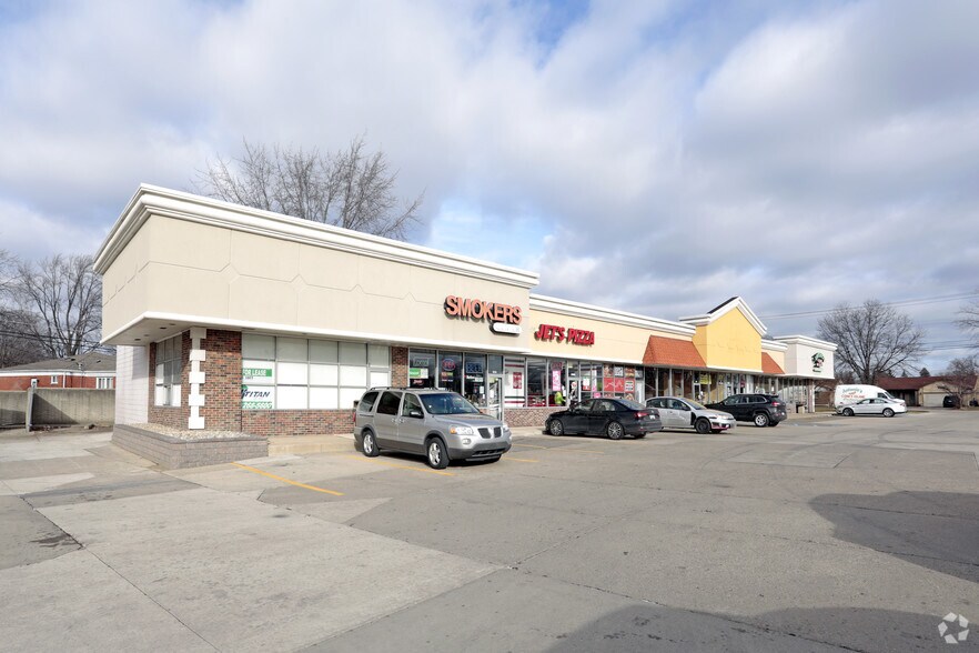 More Photos Of 31075-31089 Hayes Rd, Warren Freestanding For Lease
