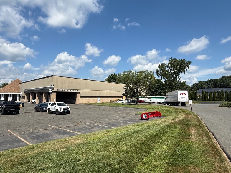 More Photos Of 250 South Rd, Enfield Manufacturing For Lease