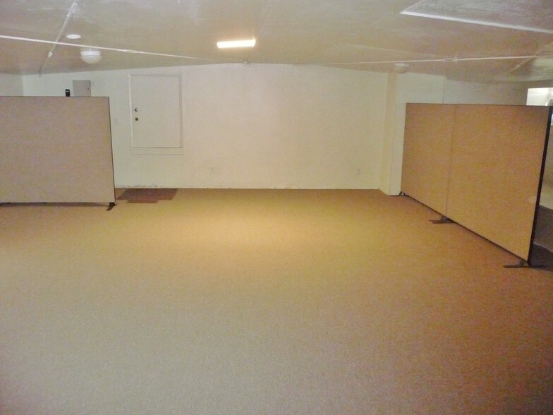 More Photos Of 1014 Kyle Ct, Ridgecrest Warehouse For Sale