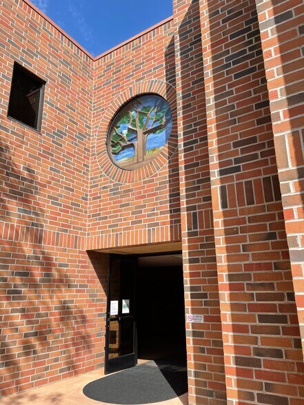 More Photos Of 2230 Lynn Rd, Thousand Oaks Medical For Lease
