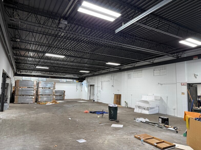 More Photos Of 691 Doctor Martin Luther King Junior Ave, Memphis Flex For Sale