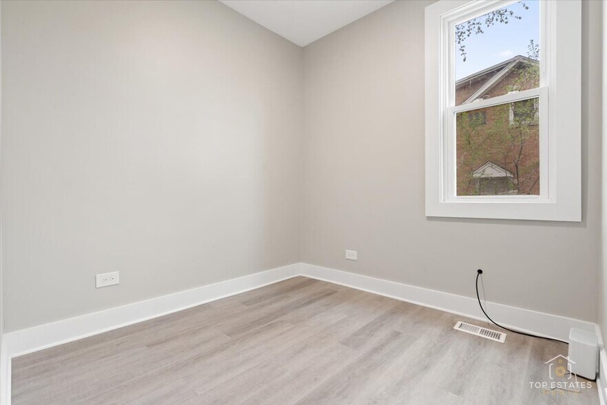 More Photos Of 1542 Victoria Ave, North Chicago Apartments For Sale