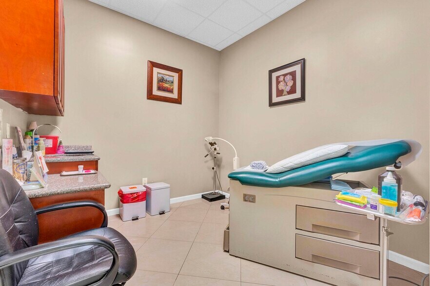More Photos Of 1741-1759 N University Dr, Pembroke Pines Storefront Retail Office For Sale