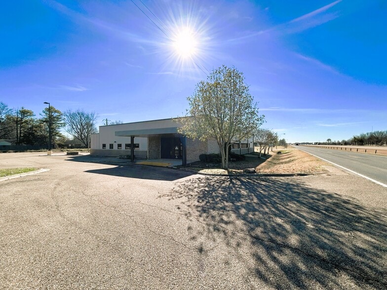 More Photos Of 2596 Interstate 55, Marion Medical For Lease