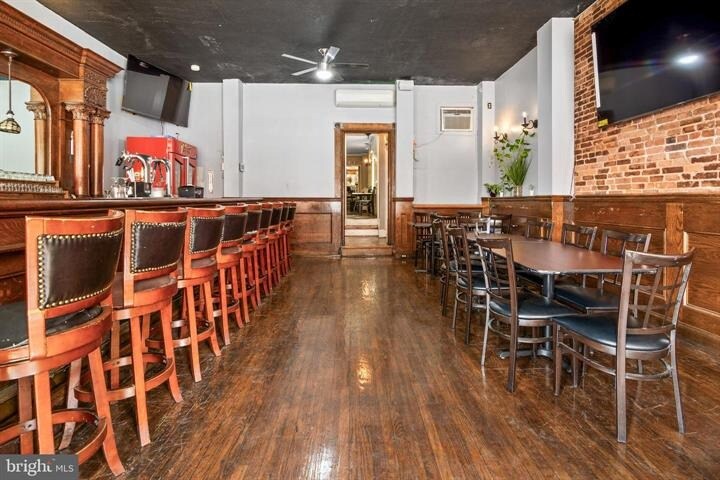 More Photos Of 2112 Fleet St, Baltimore Bar For Sale