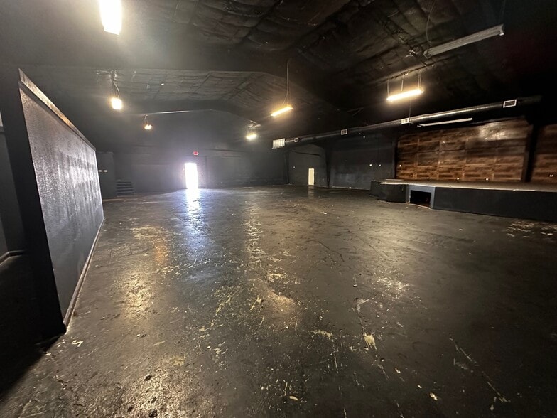 More Photos Of 10126 Jensen Dr, Houston Freestanding For Lease