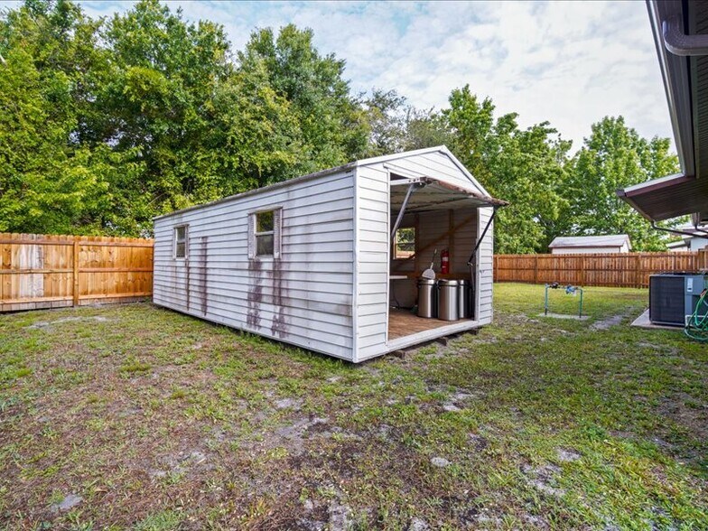 More Photos Of 1452 Bellaire Ln NE, Palm Bay Freestanding For Sale