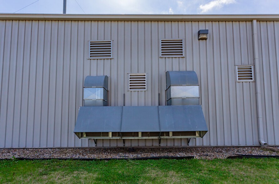 More Photos Of 107 Industrial Park Rd, Story City Warehouse For Sale