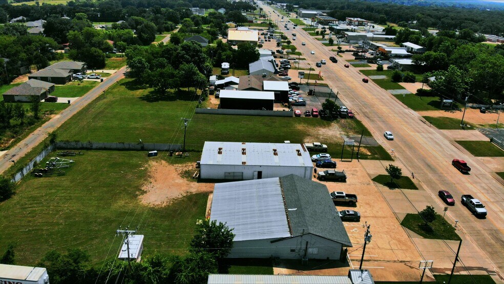 More Photos Of 2618 W Main St, Gun Barrel City Storefront For Sale