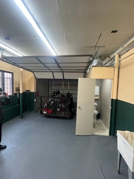 More Photos Of 2515 Mountain Rd, Pasadena Freestanding For Lease