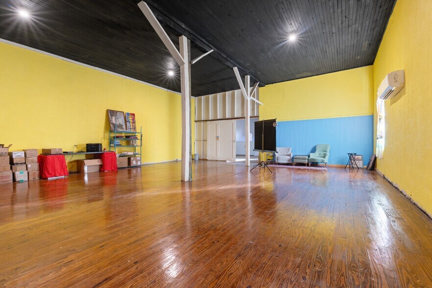 More Photos Of 114 N Church St, Waverly Loft Creative Space For Sale