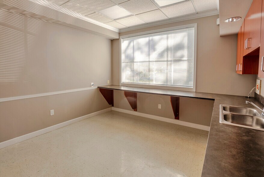 More Photos Of 1465 S Fort Harrison Ave, Clearwater Office For Lease