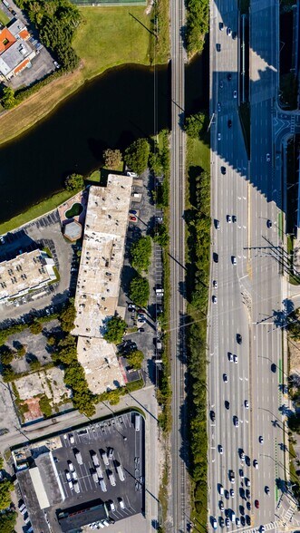More Photos Of 2261-2299 NE 164th St, Aventura Warehouse For Lease