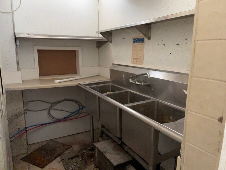 More Photos Of 800-814 Atlantic Ave, Ocean City Hotel For Lease