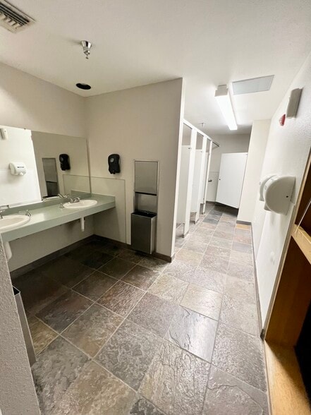 More Photos Of 2525 W Beryl Ave, Phoenix Office For Lease