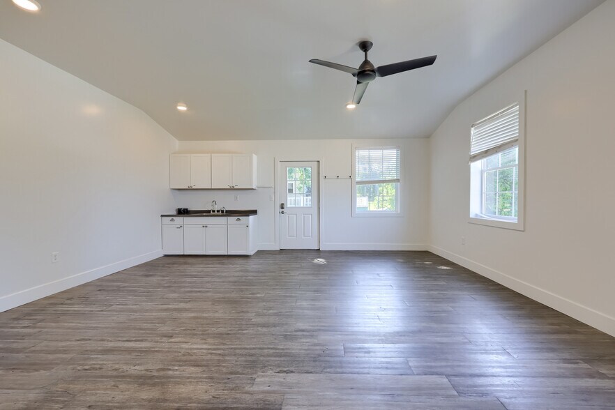 More Photos Of 197 Pencroft Dr N, Holtwood Industrial For Sale