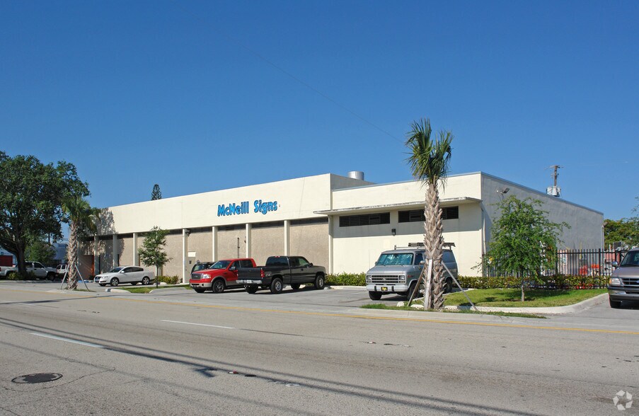 More Photos Of 551 S Dixie Hwy E, Pompano Beach Warehouse For Lease