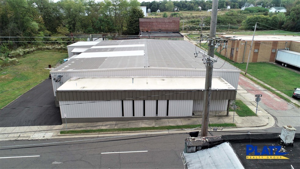 More Photos Of 107 N Hine St, Youngstown Industrial For Sale
