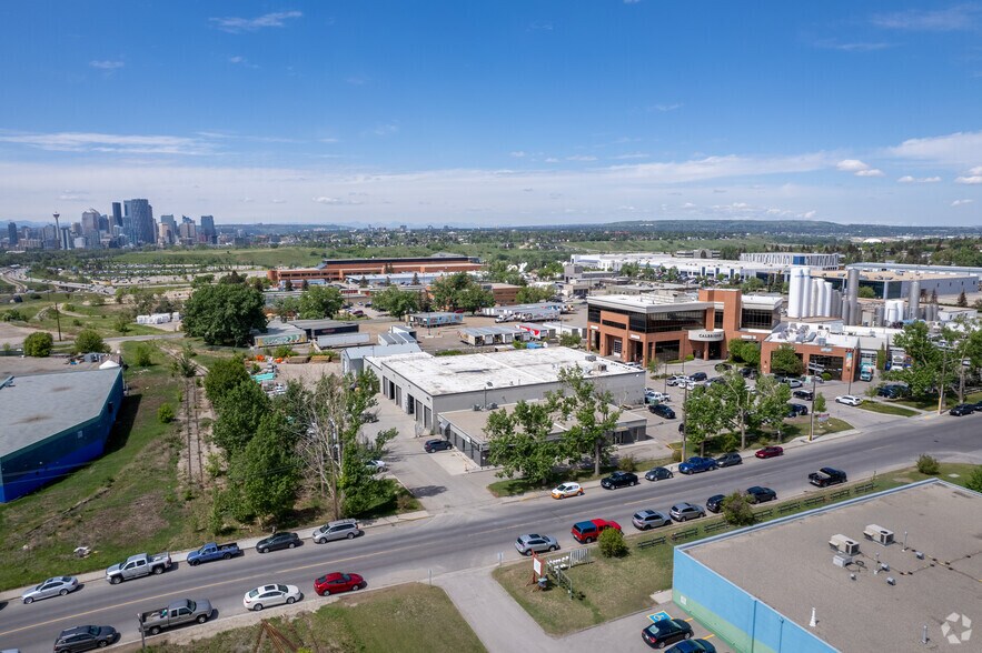 More Photos Of 315 19th St SE, Calgary Service For Lease