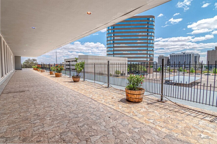 More Photos Of 200 W Illinois Ave, Midland Office For Sale