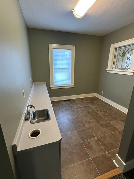 More Photos Of 62 Empire Blvd, Rochester Medical For Lease