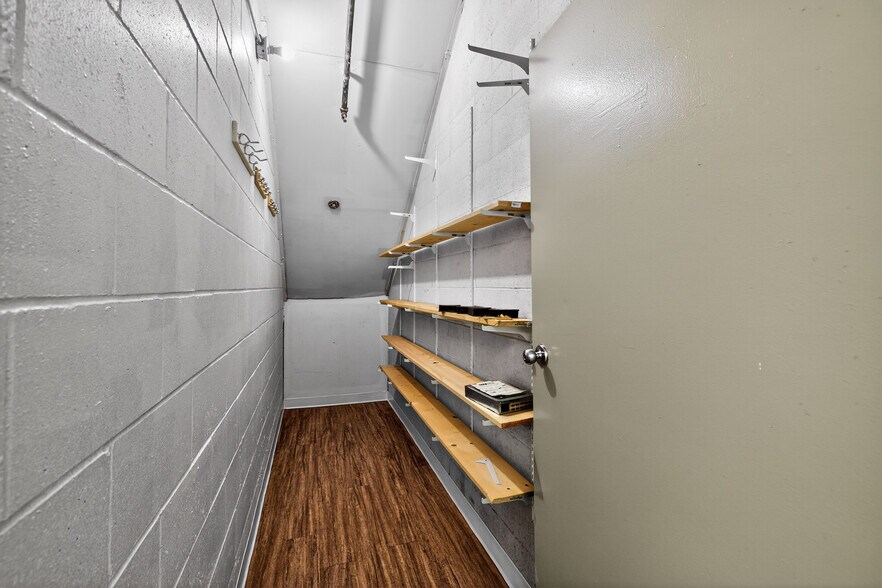 More Photos Of 439-441 E Hastings st, Vancouver Flex For Lease