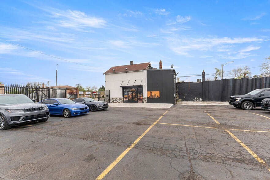 More Photos Of 19420 W Warren Ave, Detroit Auto Dealership For Sale
