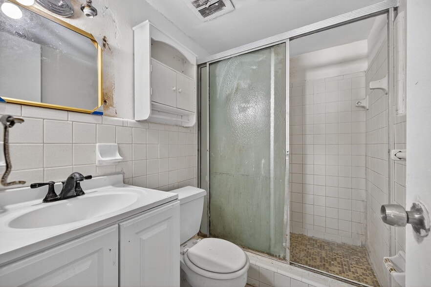 More Photos Of 275 116th Ave, Treasure Island Apartments For Sale