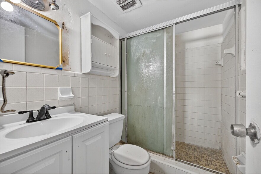 More Photos Of 275 116th Ave, Treasure Island Apartments For Sale