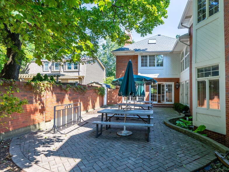 More Photos Of 301 W Roosevelt Rd, Wheaton Office For Lease