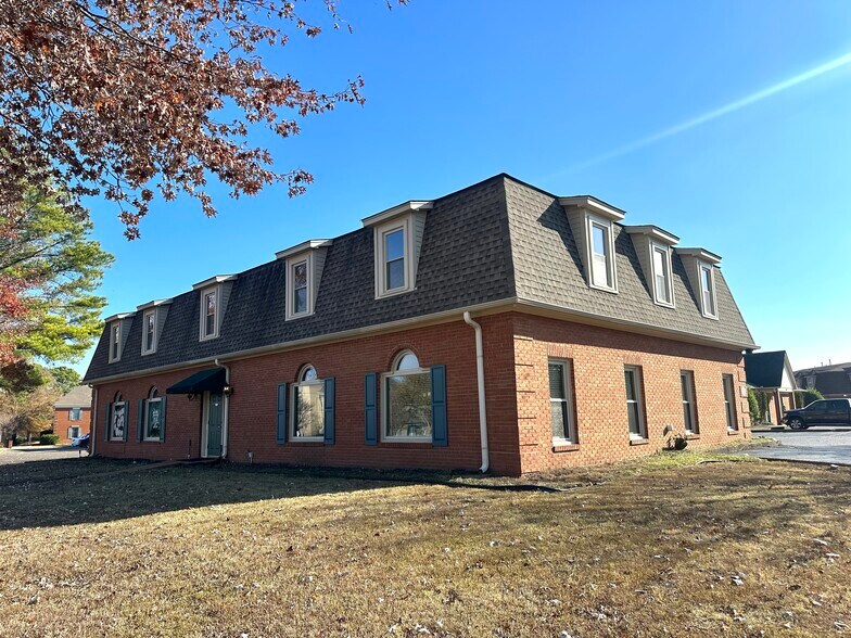 More Photos Of 8089 Walnut Run Rd, Cordova Medical For Lease