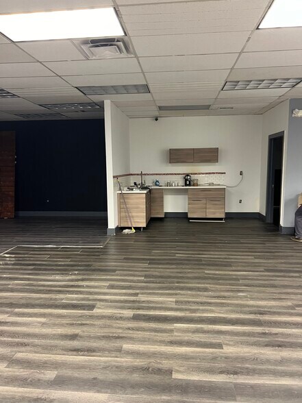 More Photos Of 7200-7216 NW 72nd Ave, Miami Light Distribution For Lease