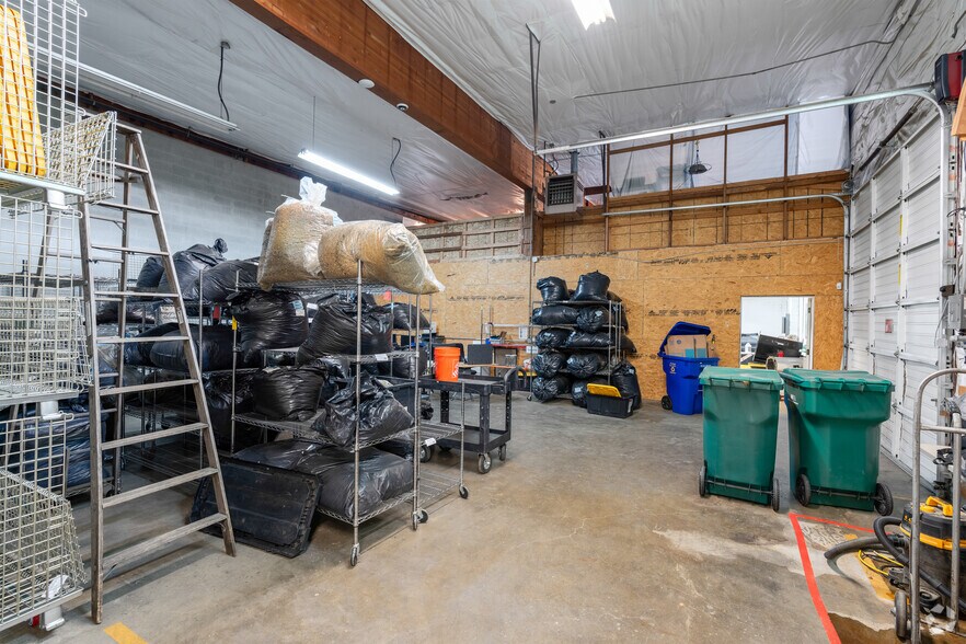 More Photos Of 2435 SE 10th Ave, Portland Industrial For Sale